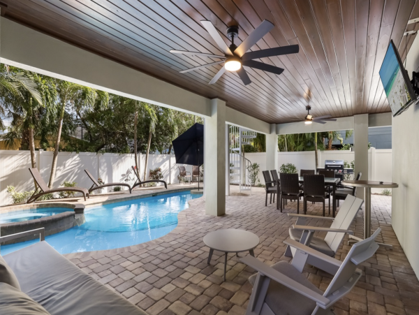 Six Bedroom Luxury Vacation Rental Anna Maria with Pool